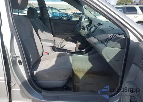 2004 Toyota Camry Le z USA, uszkodzony, nr VIN 4T1BE32K54U904558